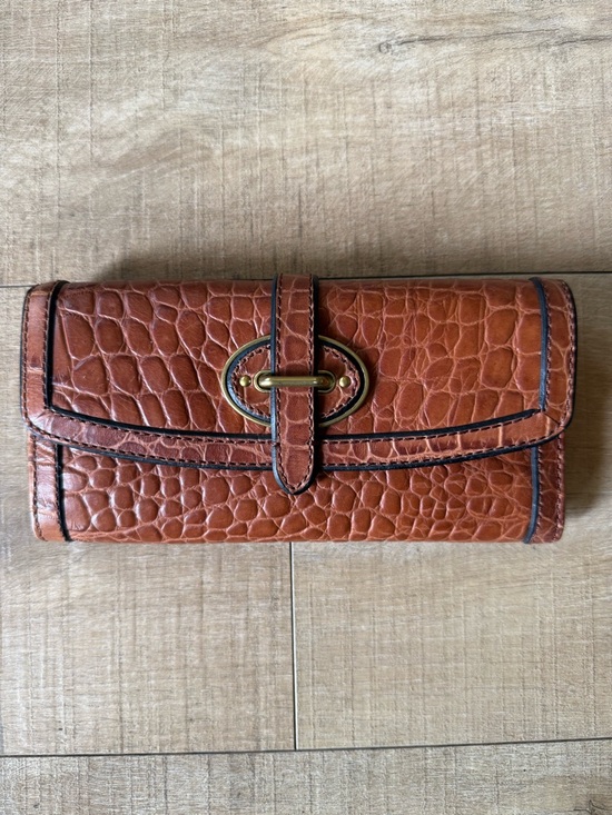 Fossil Handbags - Fossil Women's Croc-Embossed Leather Continental Wallet in Brown